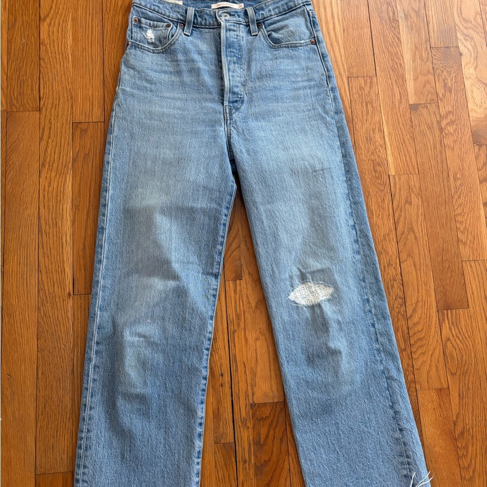 Levi’s Ribcage Straight Leg Jeans with Knee Patch - light blue